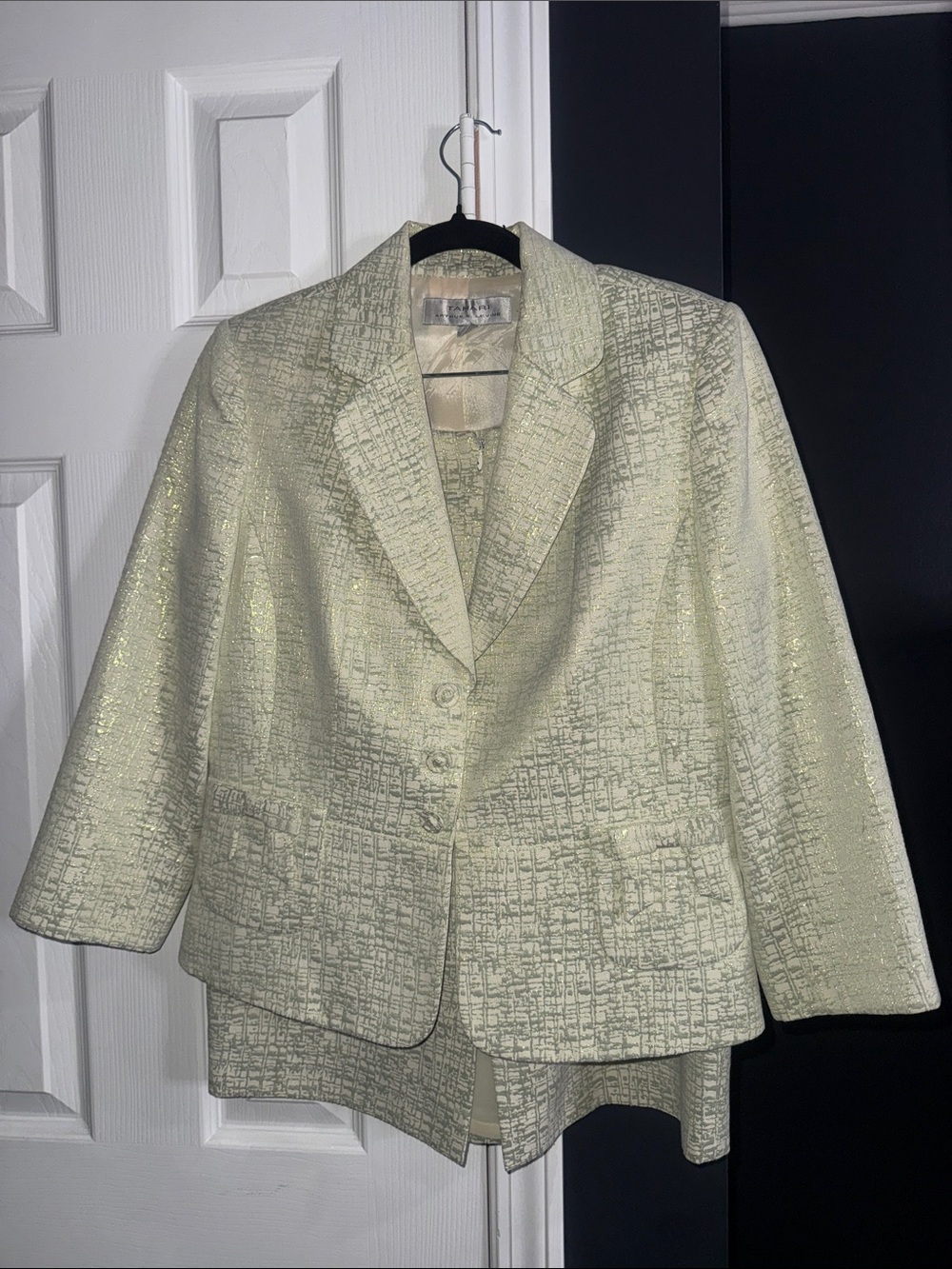 Tahari Light Green Textured Jacket/Skirt